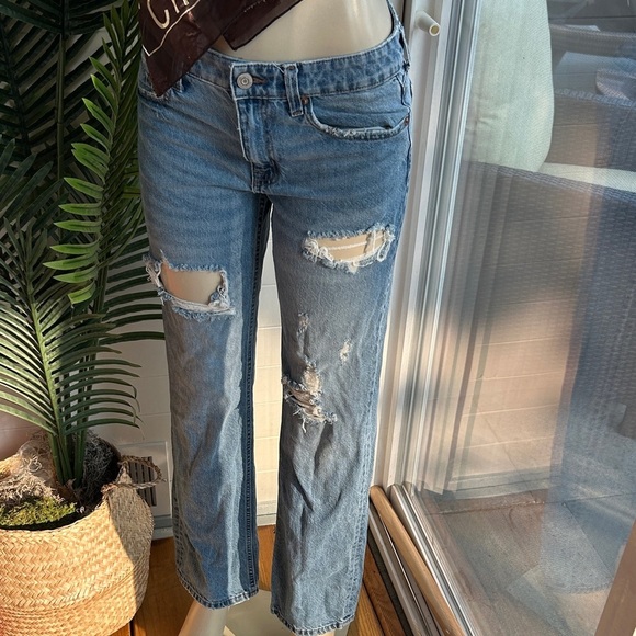 Aeropostale Denim - Classic Aeropostale Blue Ripped Jeans for Women size 6 Regular